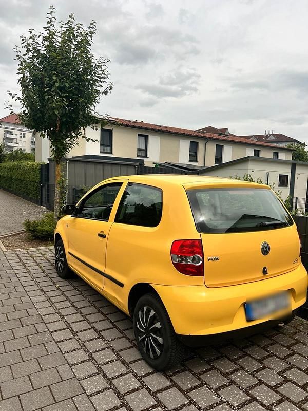 Gelb Gebraucht 2006 VW Fox Kleinwagen | 700 € (Superpreis) - Bild 1/4