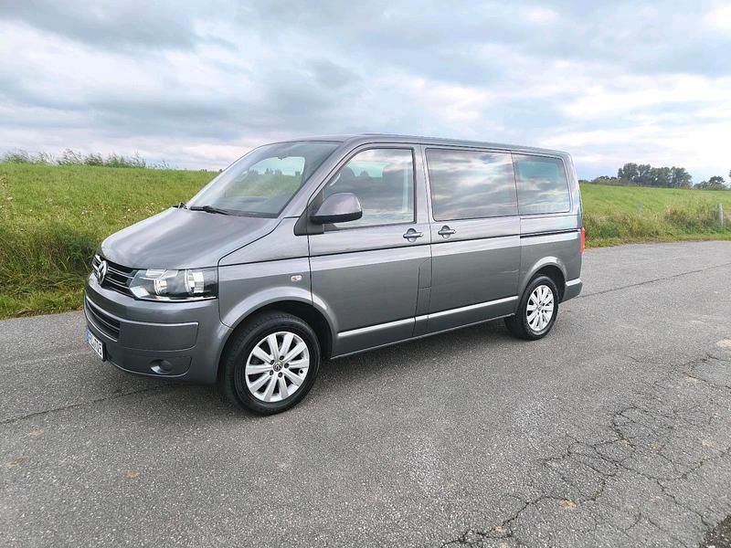 Grau Gebraucht 2011 VW T5 Comfortline Van | 24.990 € - Bild 1/4