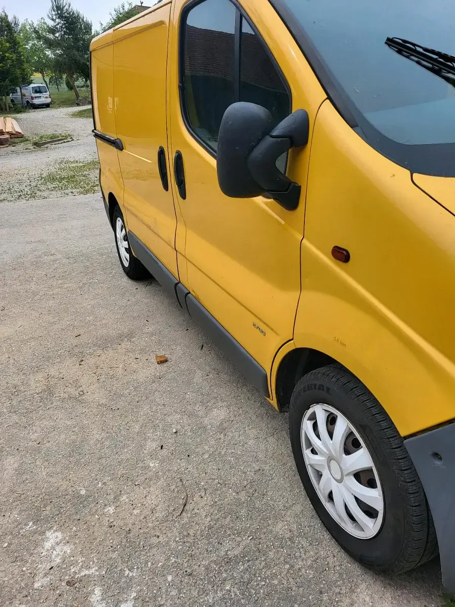 Gebraucht Opel Vivaro 80 PS (58 kW) 2004 Gelb Van / Kleinbus