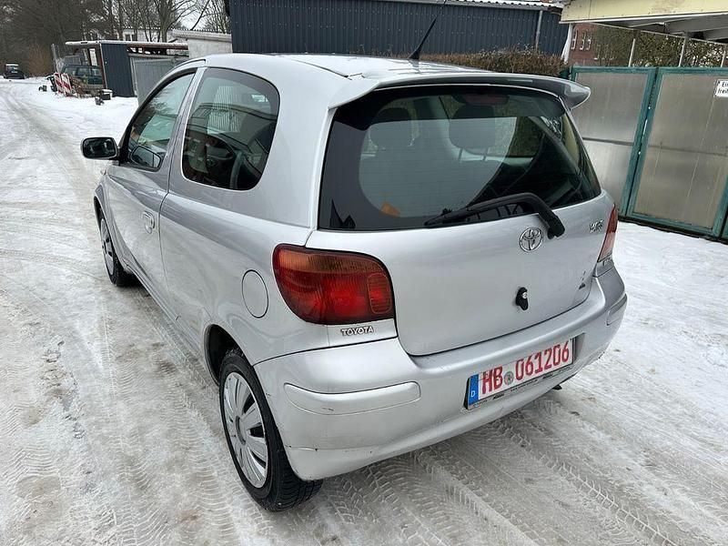 Gebraucht Toyota Yaris Sol 87 PS (63 kW) 2003 Silber Kleinwagen