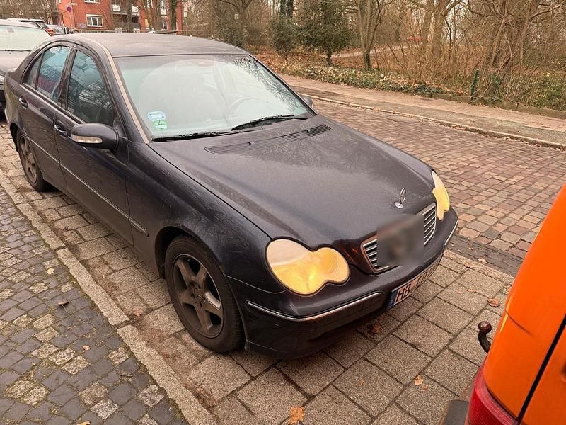 Blau Gebraucht 2002 Mercedes C180 Limousine | 1.999 € - Bild 1/4