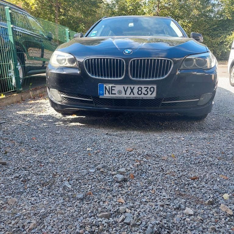 Schwarz Gebraucht 2010 BMW 520 Kombi | 4.500 € (Superpreis) - Bild 1/4