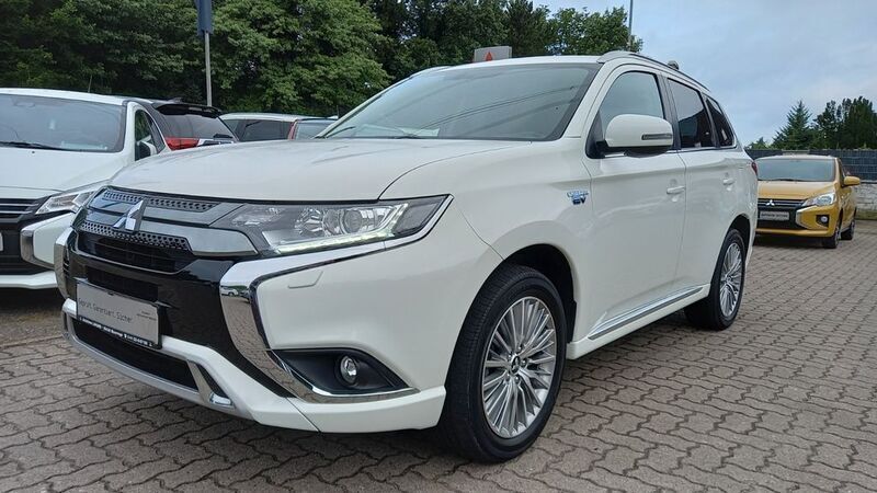 Andenweiss (s) Gebraucht 2020 Mitsubishi Outlander P-HEV Basis SUV | 18.990 € (Guter Preis) - Bild 1/4