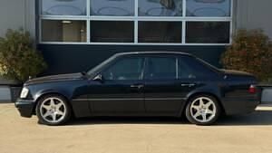 Gebraucht Mercedes E500 320 PS (235 kW) 1994 Schwarz Limousine
