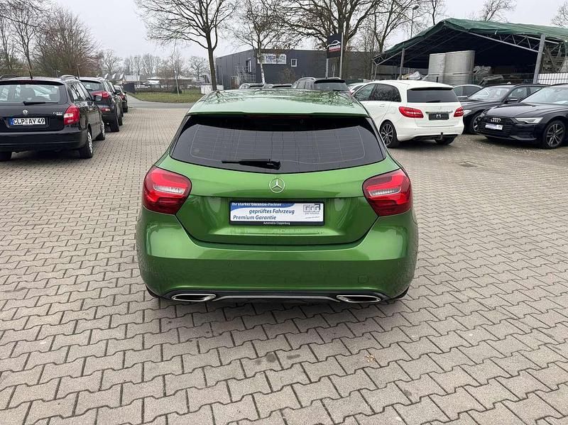 Gebraucht Mercedes A180 Urban 122 PS (89 kW) 2016 Elbait gruen  metallic Kleinwagen