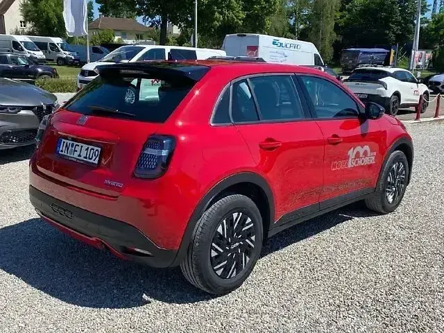 Gebraucht Fiat 600 101 PS (74 kW) 2025 Rot SUV