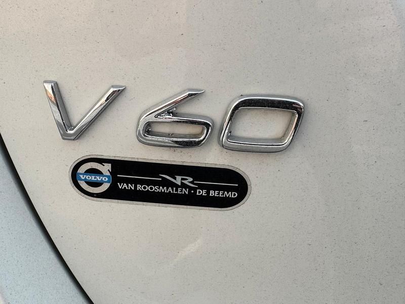 Gebraucht Volvo V60 R-Design 235 PS (172 kW) 2016 Weiß Kombi