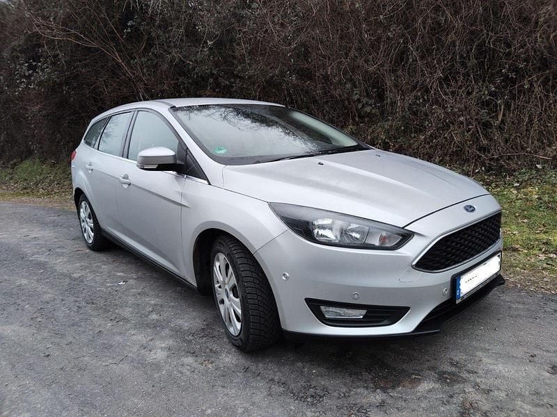 Silber Gebraucht 2018 Ford Focus Cool & Connect Kombi | 10.990 € (Teuer) - Bild 1/4