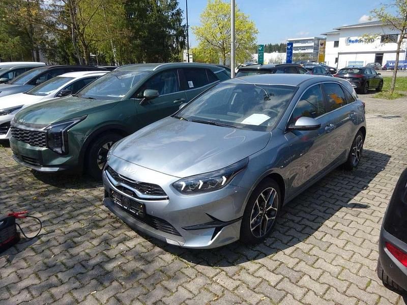 Neu Kia Ceed Style 140 PS (102 kW) 2025 Lunar silber Kleinwagen
