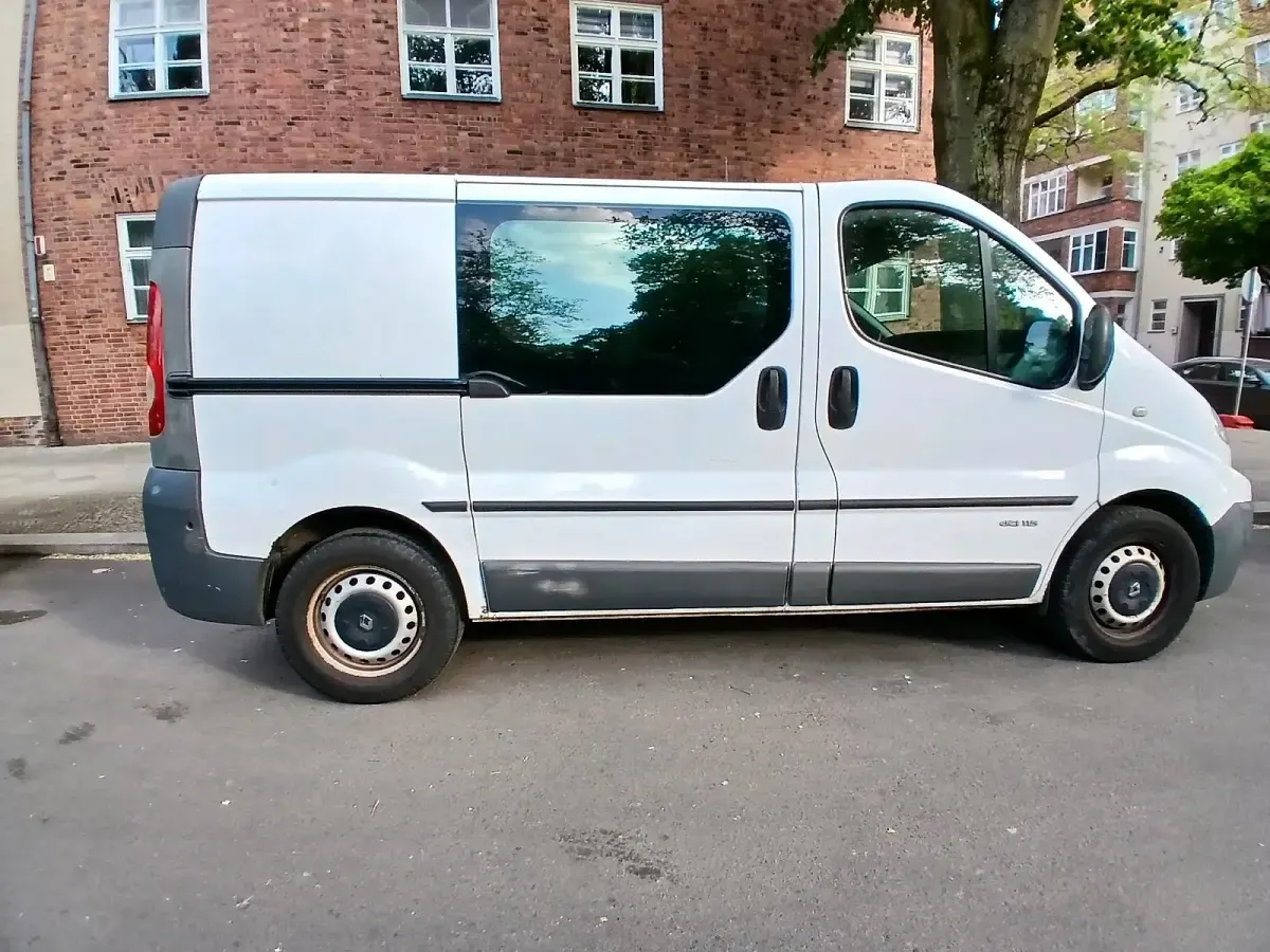 Gebraucht Renault Trafic 115 PS (84 kW) 2008 Weiß Van / Kleinbus