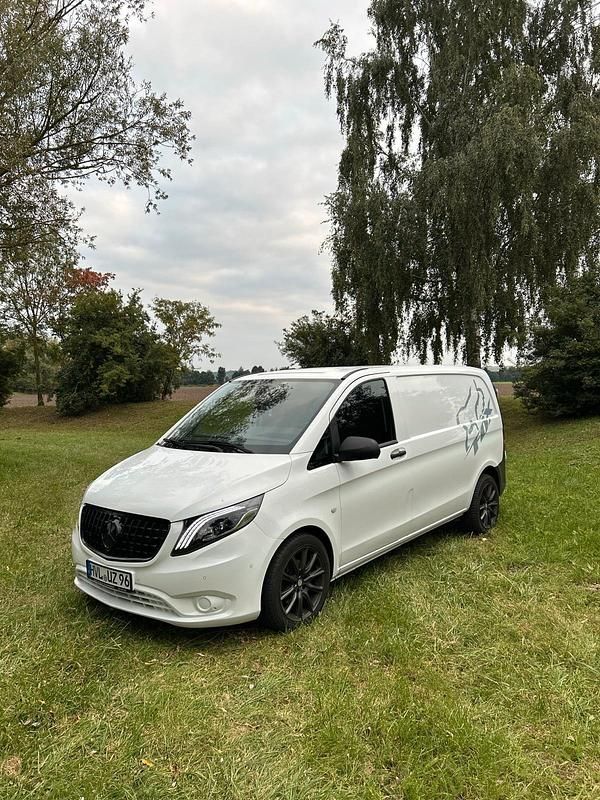 Weiß Gebraucht 2015 Mercedes Vito Van | 8.700 € (Etwas zu teuer) - Bild 1/4
