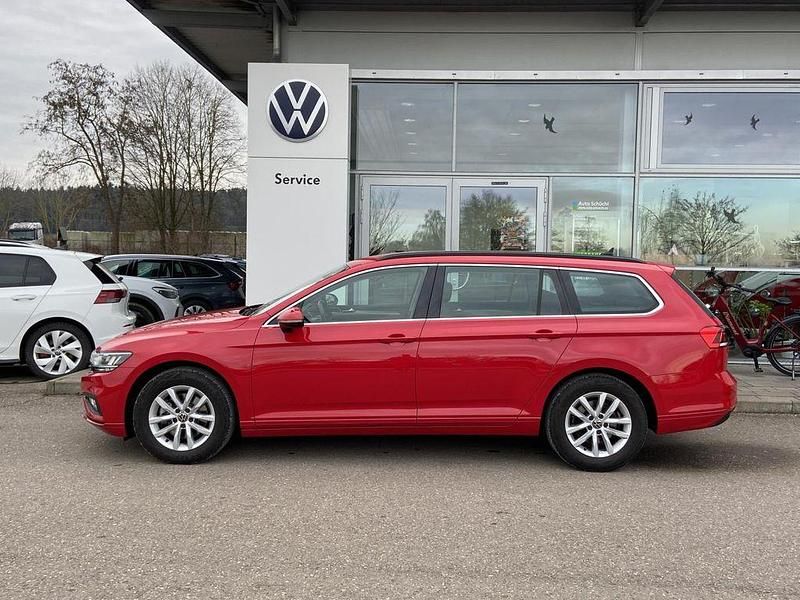 Gebraucht VW Passat Business 122 PS (89 kW) 2023 Rot Kombi