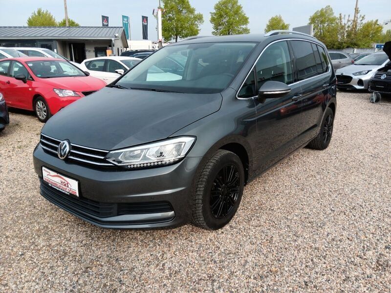 Indiumgrau metallic Gebraucht 2020 VW Touran Comfortline Van / Kleinbus | 23.600 € (Fairer Preis) - Bild 1/4