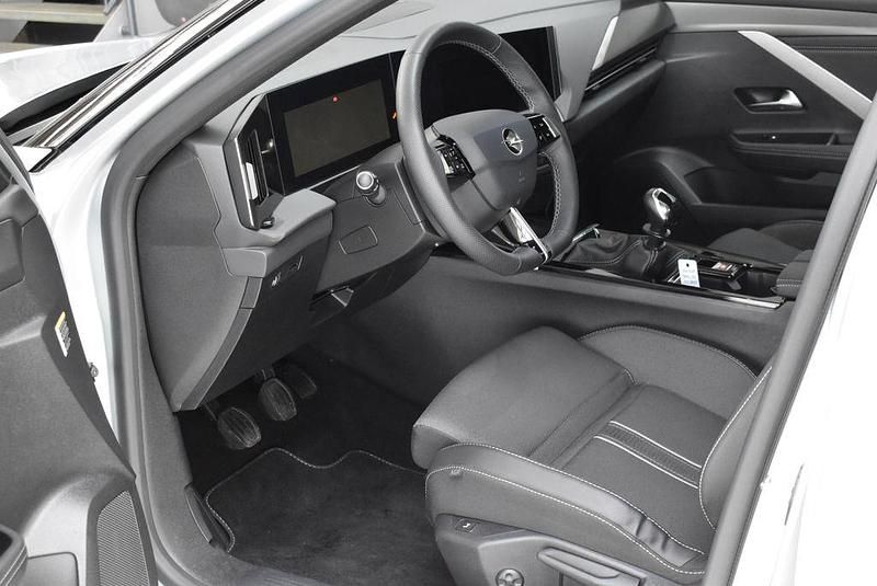 Gebraucht Opel Astra 131 PS (96 kW) 2024 Silber kristall silber met. Limousine