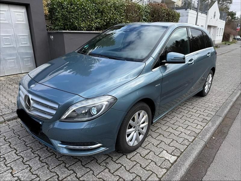 Gebraucht Mercedes B200 156 PS (114 kW) 2012 Blau Van / Kleinbus