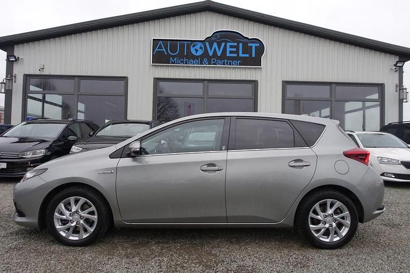 Gebraucht Toyota Auris Hybrid 99 PS (72 kW) 2018 Grau Limousine