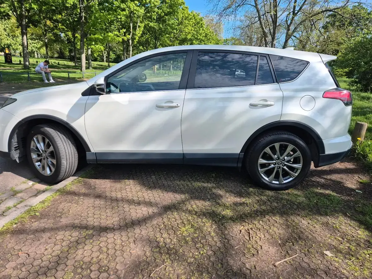 Gebraucht Toyota RAV4 143 PS (105 kW) 2017 Weiß SUV