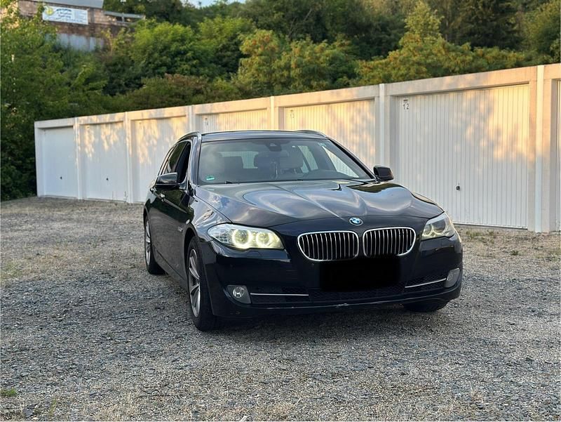 Schwarz Gebraucht 2013 BMW 530 Kombi | 10.500 € (Superpreis) - Bild 1/4