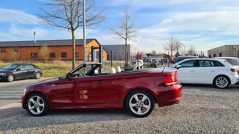 Gebraucht BMW 118 Cabriolet Sport Line 143 PS (105 kW) 2011 Rot Cabrio