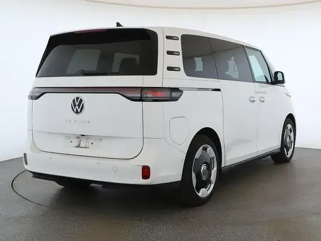 Używany VW ID. Buzz Pro 150 kW (204 KM) 2023 Biały Minivan