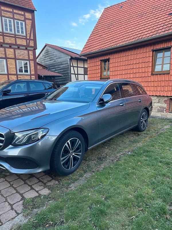 Gebraucht Mercedes E220 194 PS (142 kW) 2020 Grau Kombi
