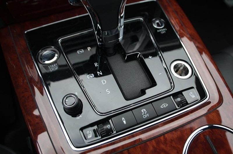 Second-hand VW Phaeton 245 CP (180 kW) 2014 Negru Berlinǎ