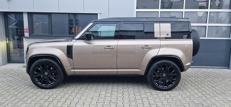 Neu Land Rover Defender 635 PS (467 kW) 2026 Gold SUV
