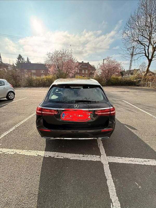 Gebraucht Mercedes E220 200 PS (147 kW) 2023 Schwarz Kombi