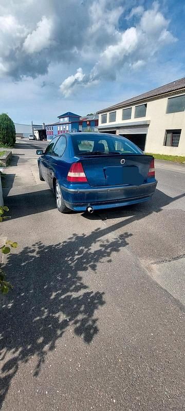 Blau Gebraucht 2002 BMW 316 Compact Kleinwagen | 1.400 € (Fairer Preis) - Bild 1/4