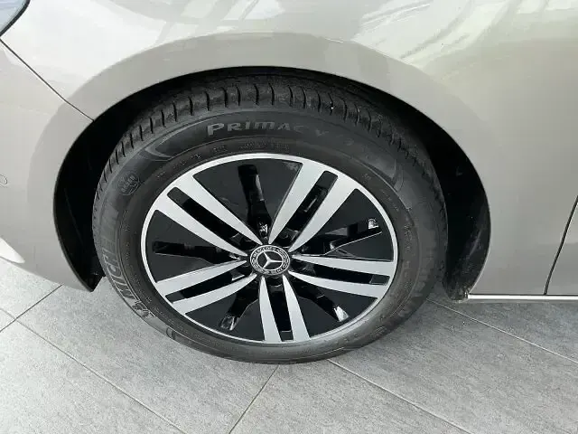 Gebraucht Mercedes B200 Progressive 163 PS (119 kW) 2019 Silber Kleinwagen