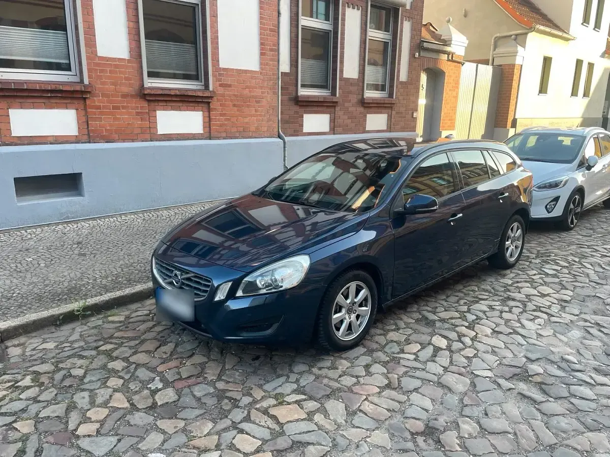 Gebraucht Volvo V60 136 PS (100 kW) 2013 Blau Kombi