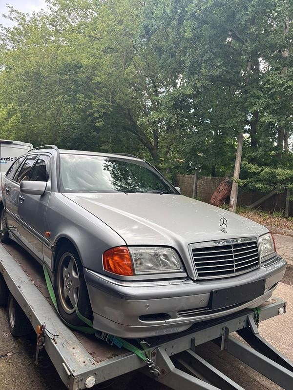 Silber Gebraucht 1999 Mercedes C220 Kombi | 3.000 € (Fairer Preis) - Bild 1/4