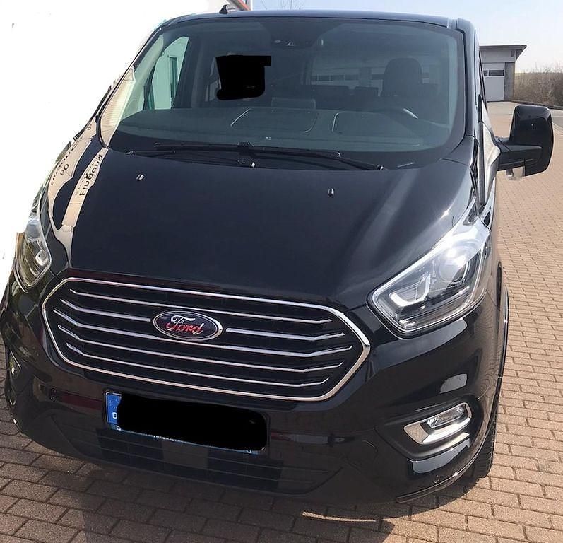 Gebraucht Ford Tourneo 185 PS (136 kW) 2021 Schwarz Van / Kleinbus