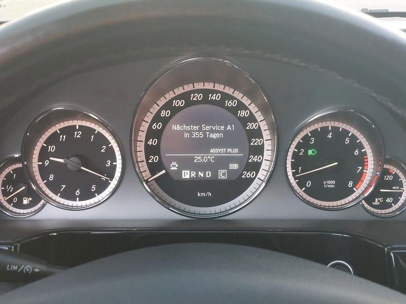 Schwarz Gebraucht 2010 Mercedes E200 Elegance Kombi | 10.500 € (Fairer Preis) - Bild 1/4