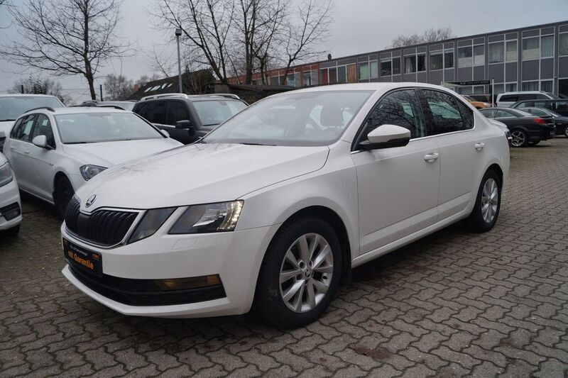 Weiß Gebraucht 2017 Skoda Octavia G-TEC Ambition Limousine | 11.350 € (Superpreis) - Bild 1/4