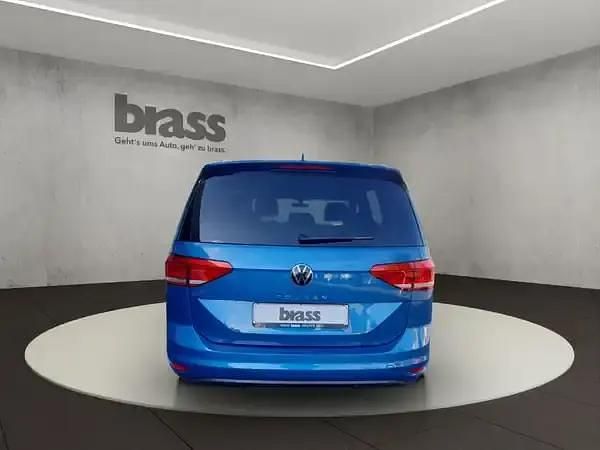 Gebraucht VW Touran Highline 150 PS (110 kW) 2022 Caribbean blue metallic Van / Kleinbus