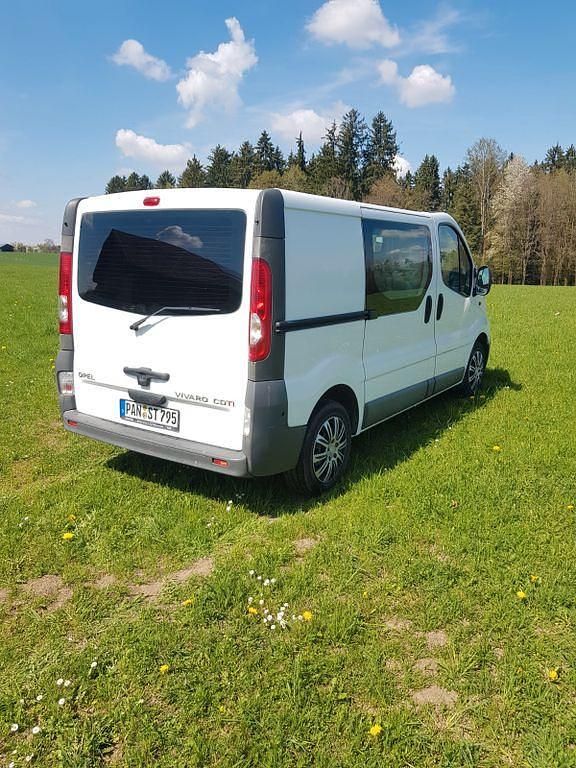 Gebraucht Opel Vivaro 114 PS (83 kW) 2011 Weiß Van / Kleinbus