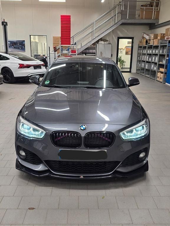 Grau Gebraucht 2016 BMW 118 M Sport Kleinwagen | 10.900 € (Guter Preis) - Bild 1/4