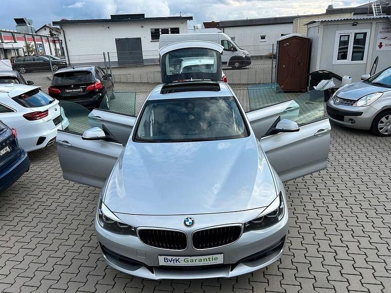 Używany BMW 320 Advantage 184 KM (135 kW) 2020 Srebrny Sedan/Limuzyna