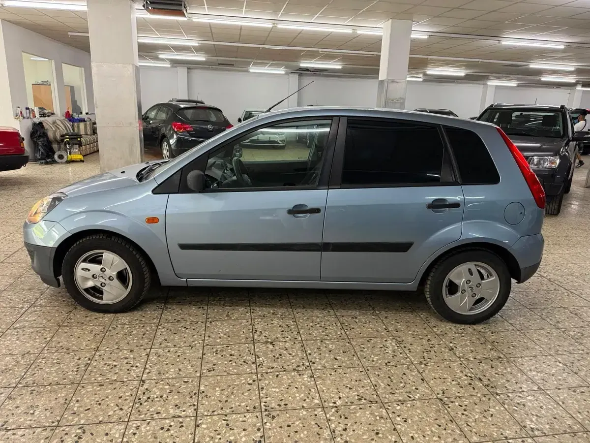 Gebraucht Ford Fiesta Ambiente 69 PS (50 kW) 2006 Blau Kleinwagen