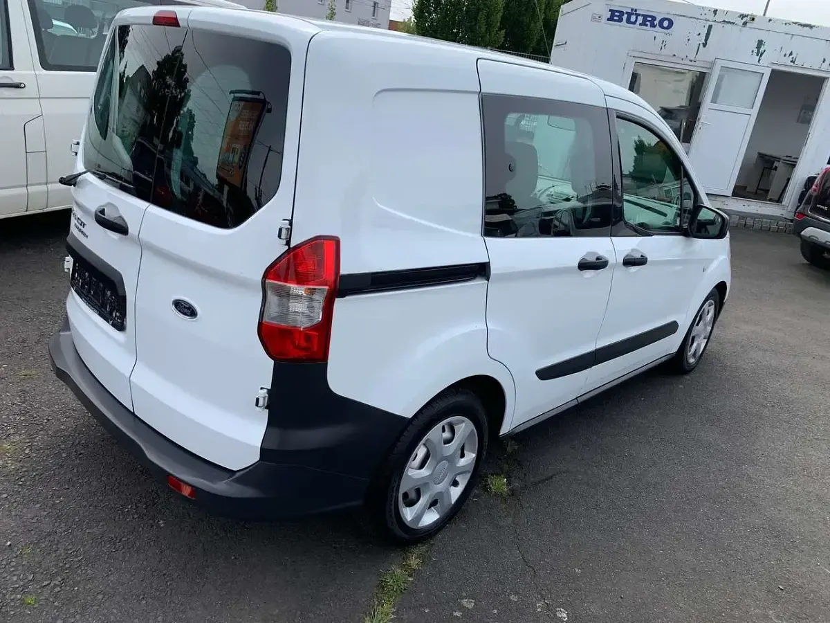Gebraucht Ford Transit 75 PS (55 kW) 2017 Frostweiß Kombi