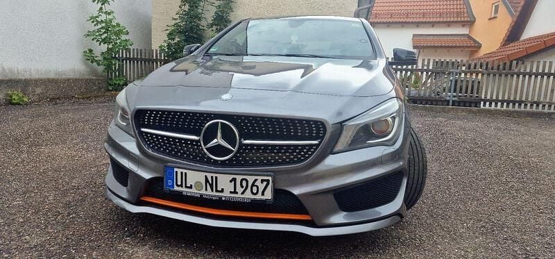 Grau Gebraucht 2016 Mercedes CLA180 OrangeArt Edition Limousine | 12.500 € (Guter Preis) - Bild 1/4