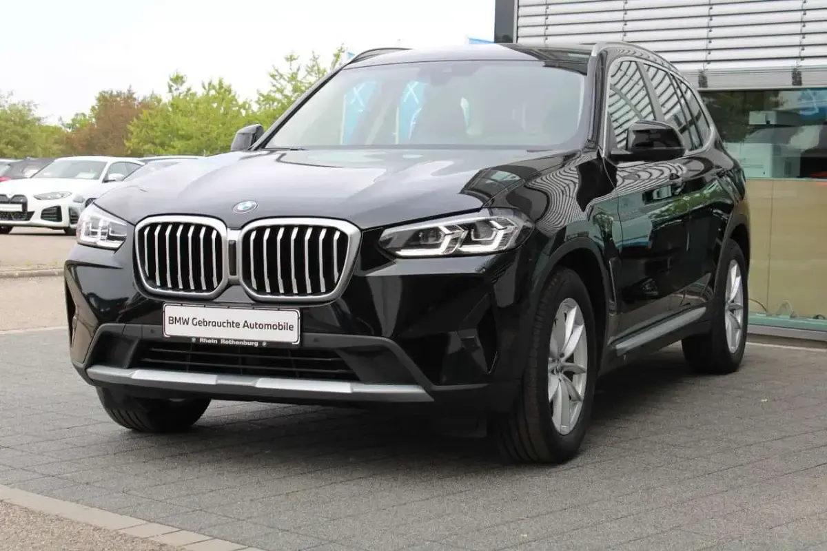 Gebraucht BMW X3 Sport Line 190 PS (139 kW) 2023 Schwarz SUV