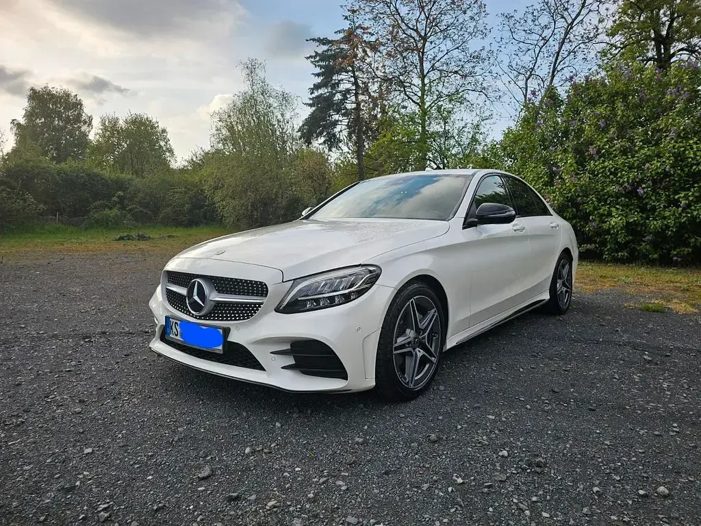 Gebraucht Mercedes C180 156 PS (114 kW) 2019 Weiß Limousine