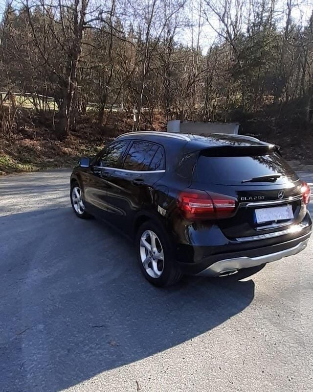 Schwarz Gebraucht 2019 Mercedes GLA200 SUV | 19.500 € (Superpreis) - Bild 1/4