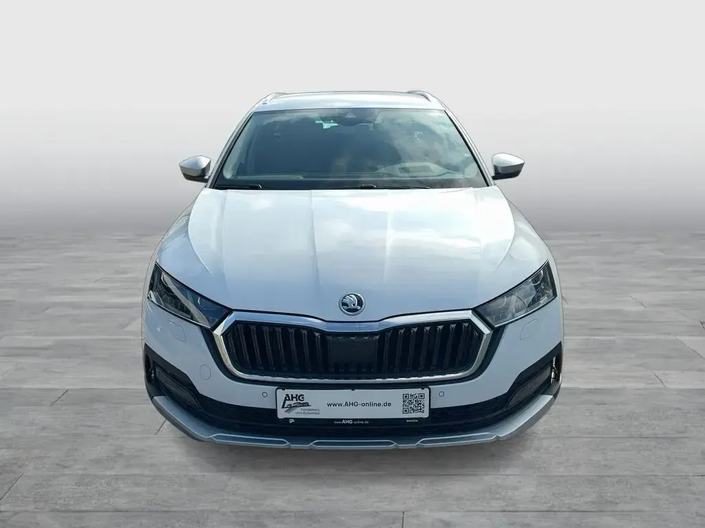 Gebraucht Skoda Octavia 190 PS (139 kW) 2023 Moonweiß perleffekt Kombi