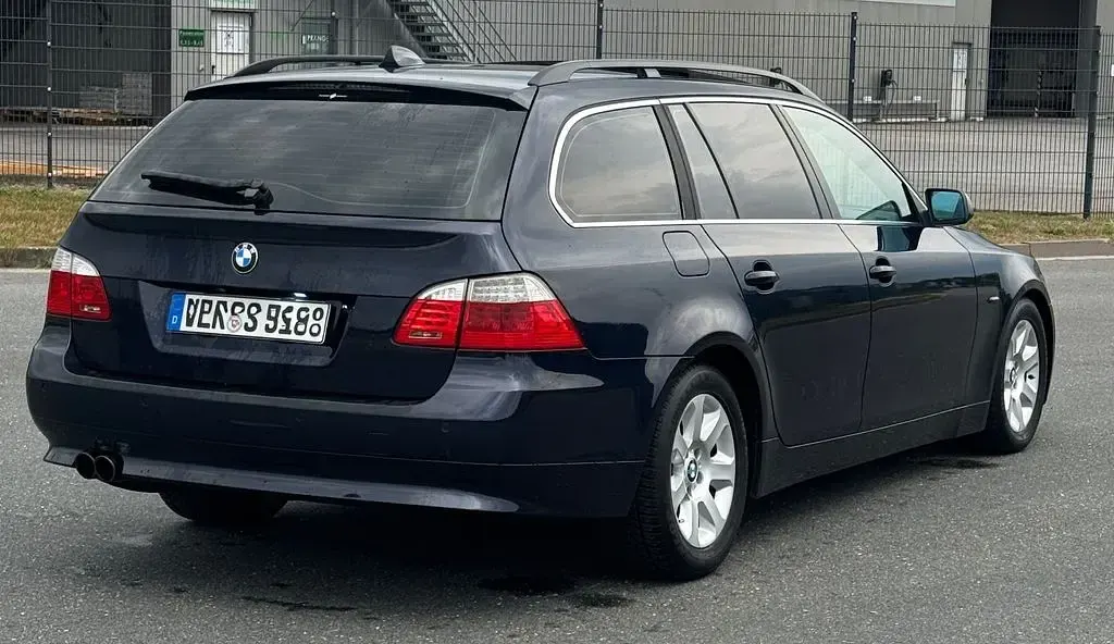 Gebraucht BMW 525 177 PS (130 kW) 2004 Blau Kombi