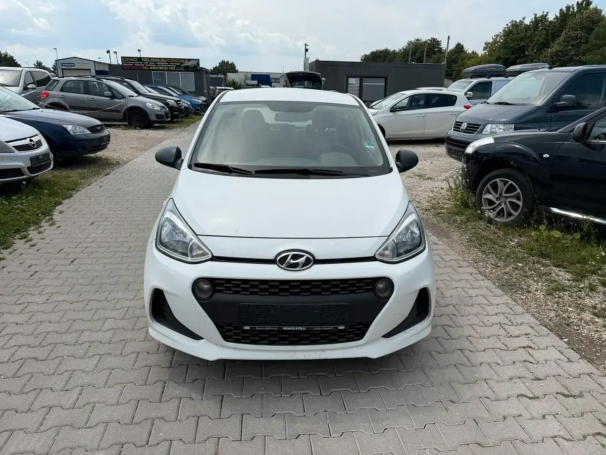 Gebraucht Hyundai i10 67 PS (49 kW) 2018 Weiß Kleinwagen