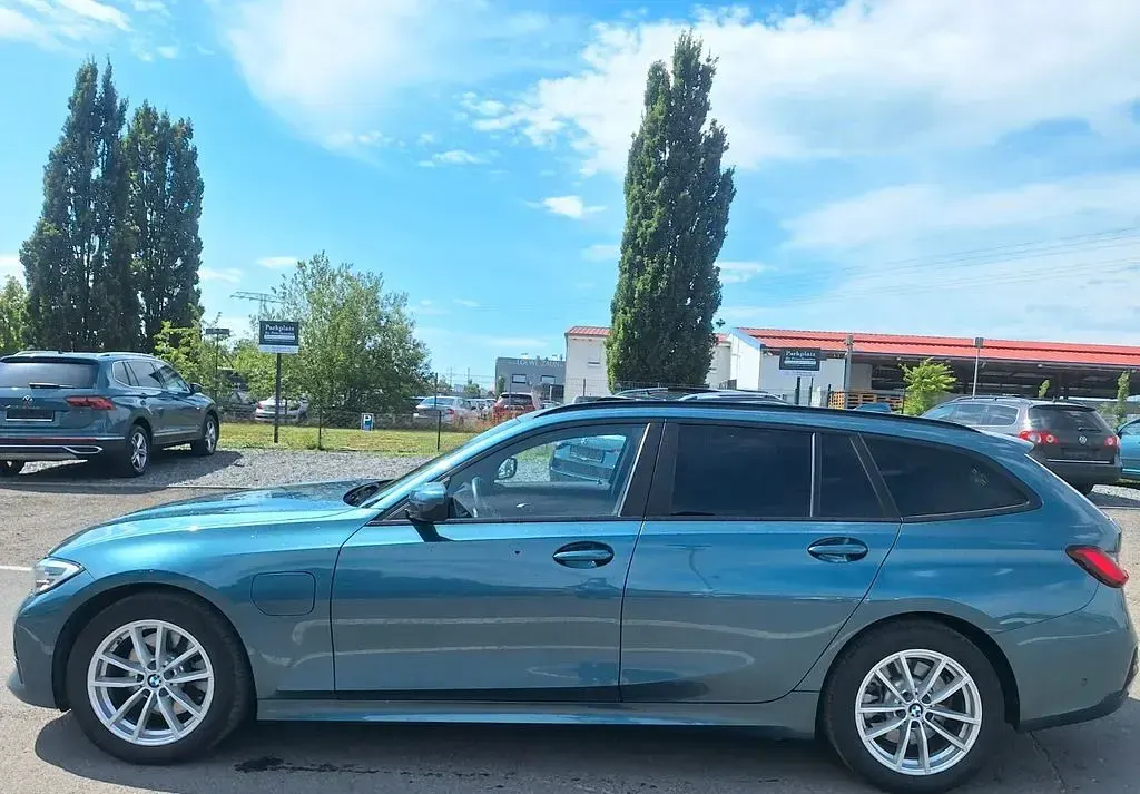 Gebraucht BMW 320e Advantage 204 PS (150 kW) 2021 Grün Limousine