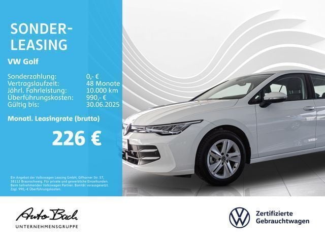 Weiß (pure white) Gebraucht 2024 VW Golf VIII Life Limousine | 24.480 € (Fairer Preis) - Bild 1/4